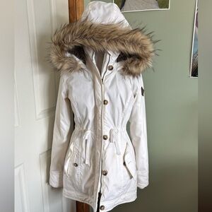 Hollister Women's White Ski Jacket with Faux Fur